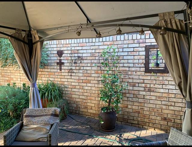 3 BEDROOM TOWNHOUSE FOR SALE IN VANDERBIJLPARK SW 5